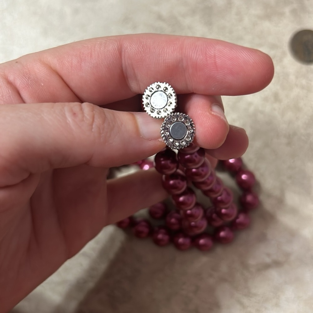 Brand new hot pink pearls - Picture 4 of 4